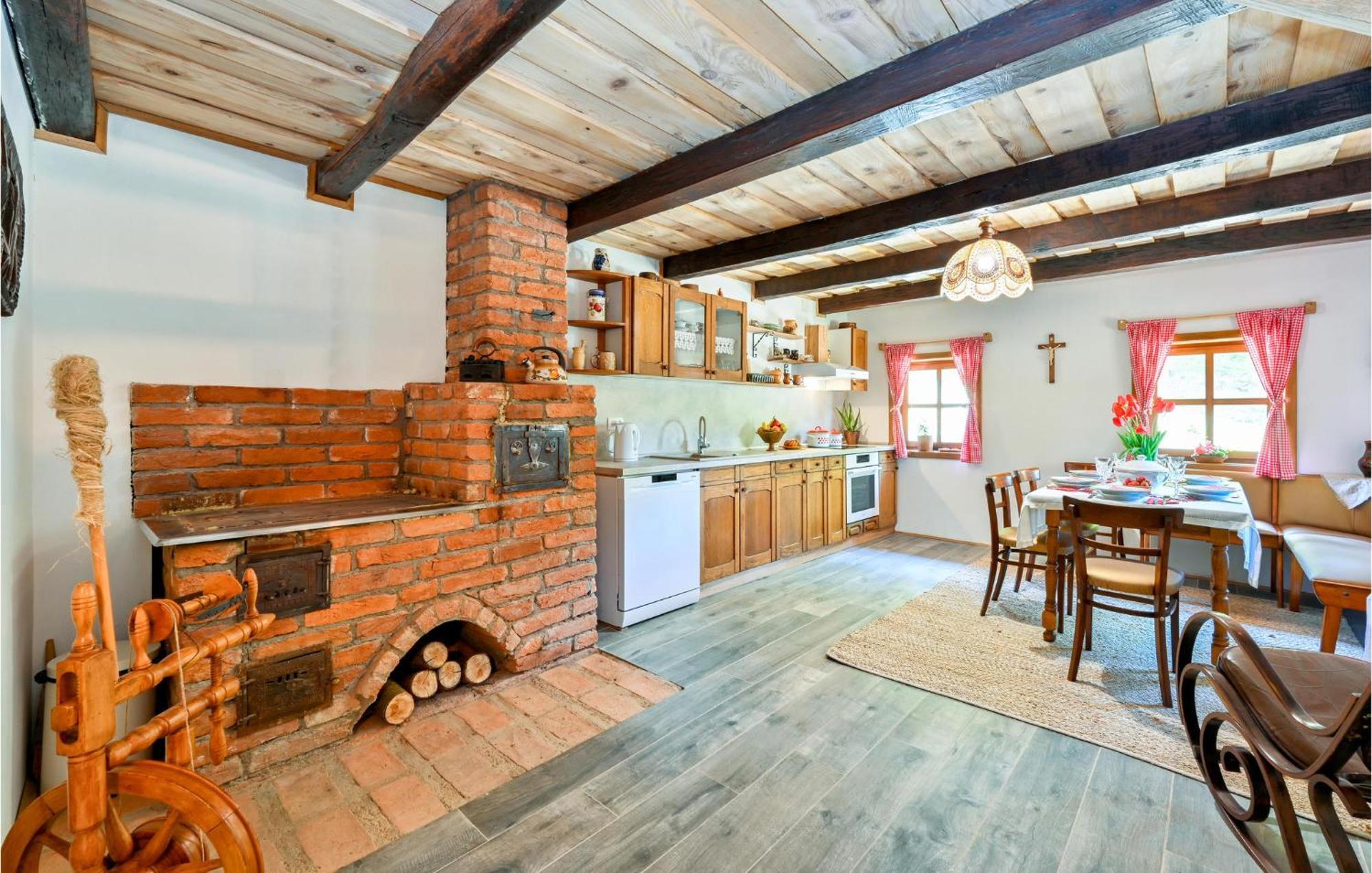 Pet Friendly Home In Varazdin Breg With Jacuzzi Экстерьер фото