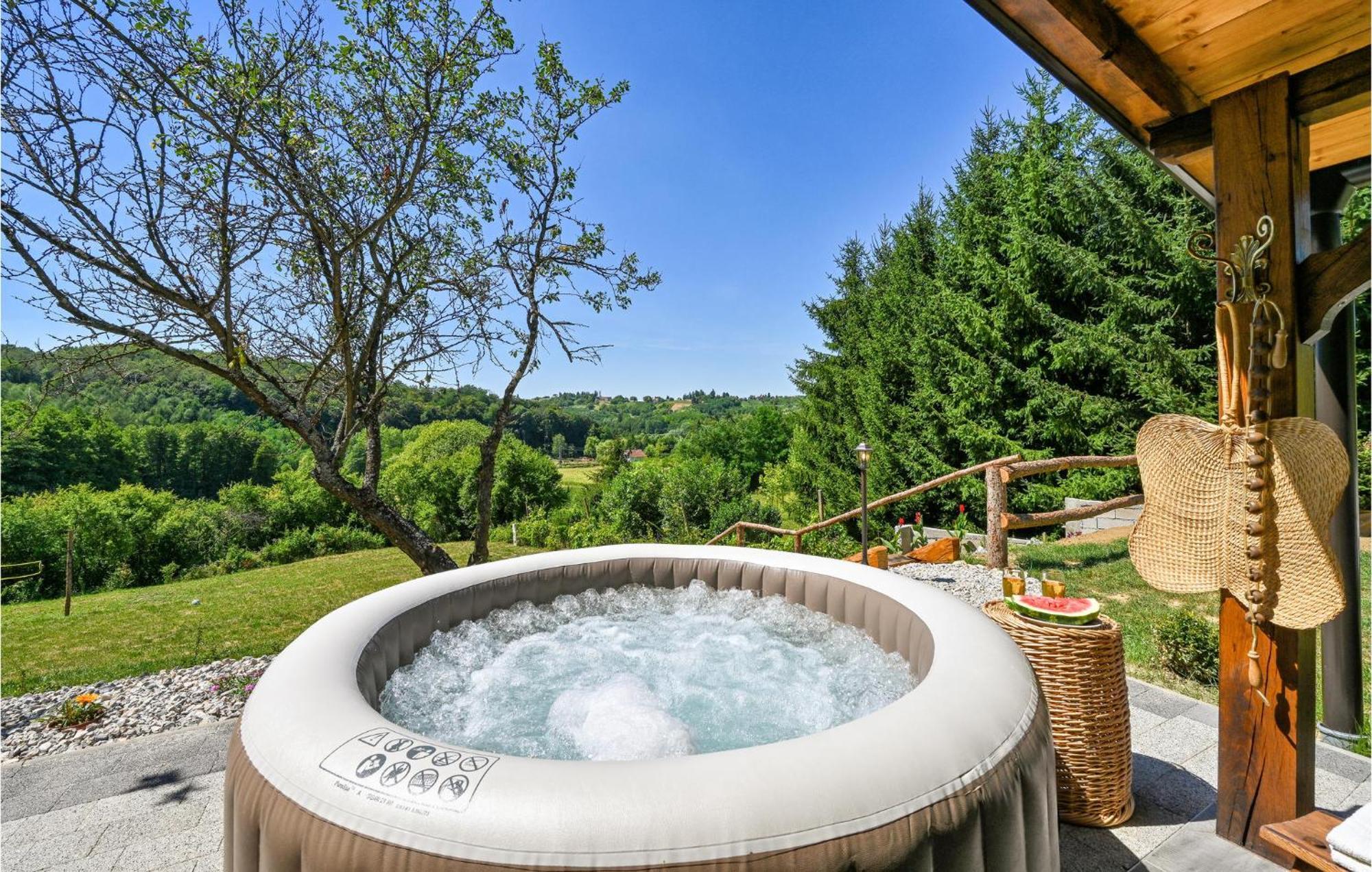 Pet Friendly Home In Varazdin Breg With Jacuzzi Экстерьер фото
